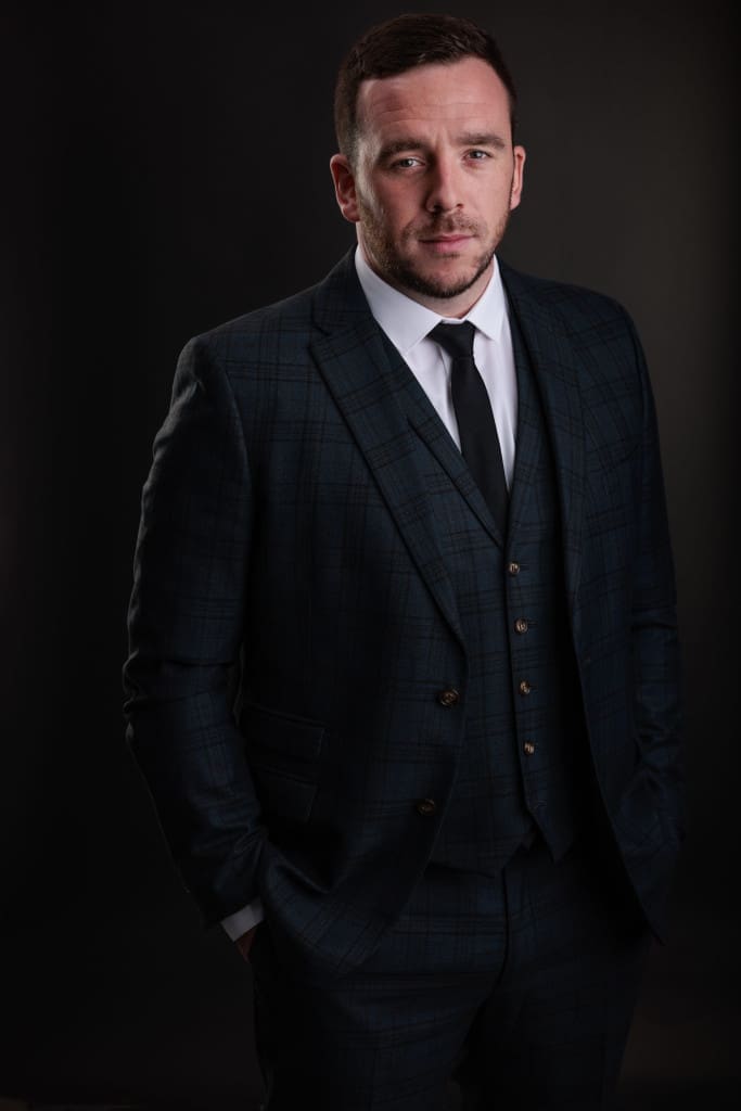 ajmes loughlin garston entertainment singer vocalist entertainer pictures photography liverpool